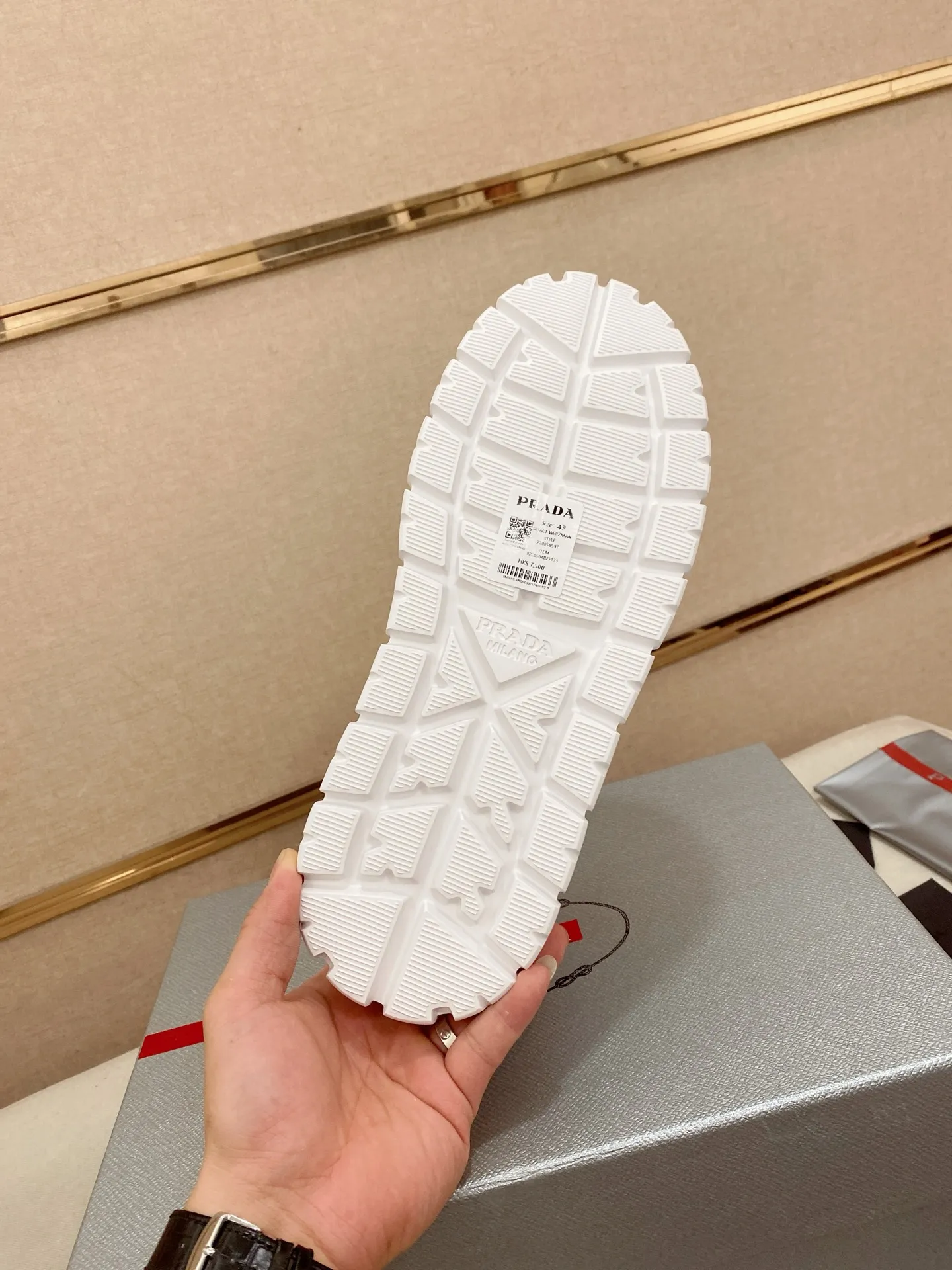 Factory price 580💰 ✔️✔️✔️High version High-quality new PRADA counters are on the market simultaneously, new men's shoes, 😘fabrics imported technological waterproof fabrics, made by pure handicrafts. Lining: Full cowhide lining. 👍🏿 High-end ☄️ air-cushion molded anti-slip rubber outsole, exquisite lines, simple and elegant, comfortable and high-end for leisure travel. Code number: 38 to 45
